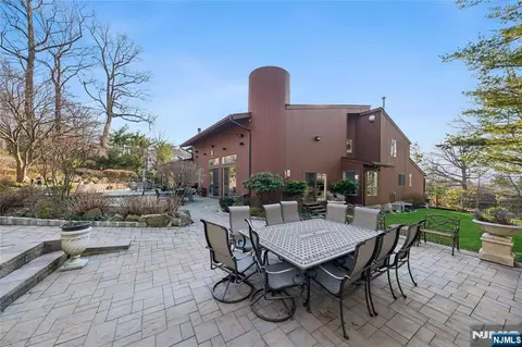 Exterior - 93 Jackson Dr, Cresskill, NJ 07626 photo 5 of 6