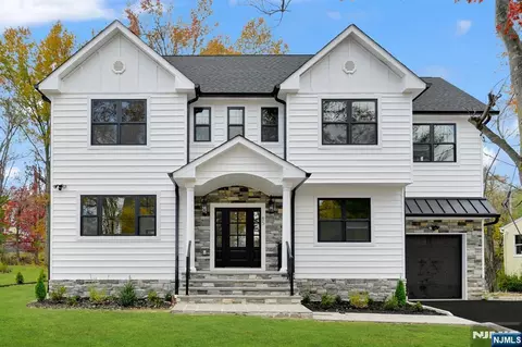 85 Kings Rd, Chatham, NJ 07928