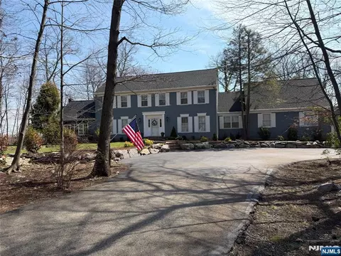 12 Laurel Hill Rd, Newfoundland, NJ 07435