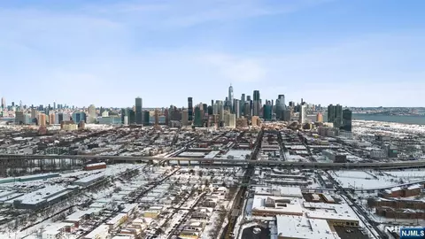 4 Beacon Way #PH 1900, Jersey City, NJ 07304