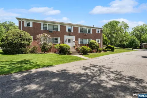 3 Rustic Cir #D, Montvale, NJ 07645