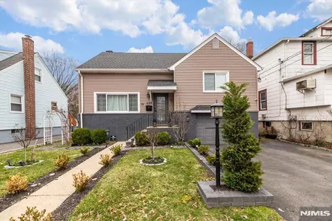 659 River Rd, Teaneck, NJ 07666 photo 1