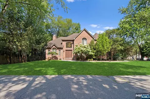 5 Kenyon Ct, Norwood, NJ 07648