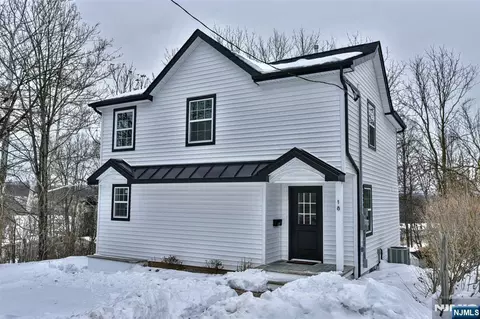 18 Governor Haines St, Hamburg, NJ 07419