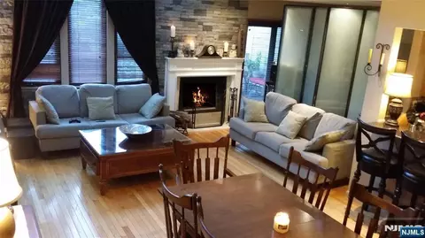 705 Mainsail Ln, Secaucus, NJ 07094
