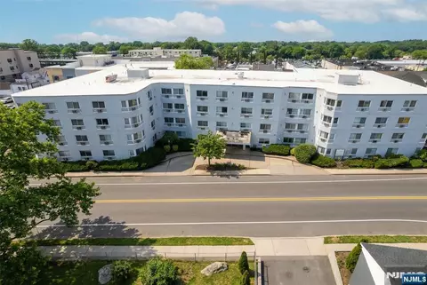 333 Grand Ave #4B, Palisades Park, NJ 07650