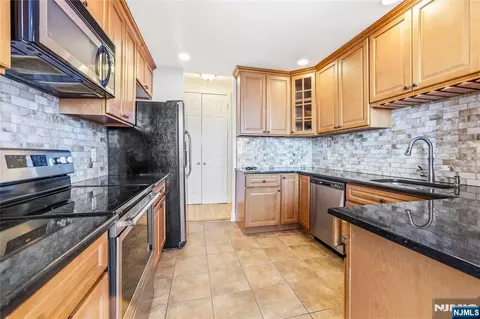 100 Winston Dr #5MN, Cliffside Park, NJ 07010
