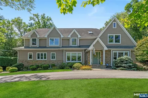 7 Deerhill Dr, Ho Ho Kus, NJ 07423