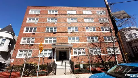 154 Bowers St #2D, Jersey City, NJ 07307