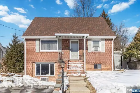 16 Seminole Ave, Dumont, NJ 07628