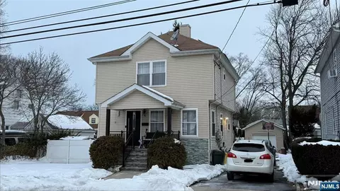 41 Stuyvesant Rd, Teaneck, NJ 07666