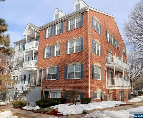 12 Rutgers Dr, Newark, NJ 07103