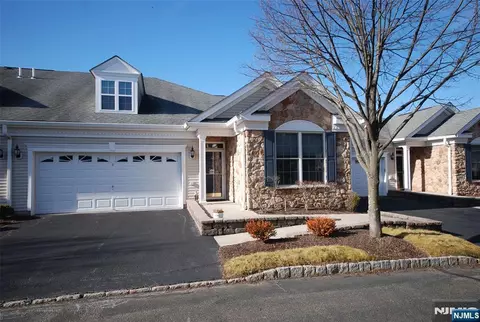 12 Quartz Way, Woodland Park, NJ 07424