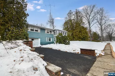 286 Ridgewood Blvd, Township Of Washington, NJ 07676