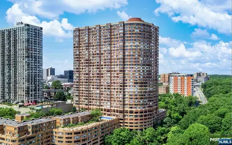 100 Old Palisade Rd #1813, Fort Lee, NJ 07024