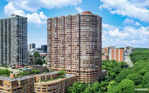 100 Old Palisade Rd #1813, Fort Lee, NJ 07024