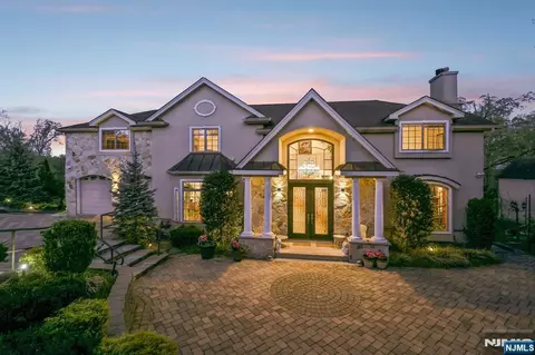 22 Anton Ct, Woodcliff Lake, NJ 07677