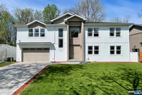 405 Valley Rd, River Edge, NJ 07661