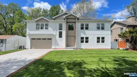 405 Valley Rd, River Edge, NJ 07661