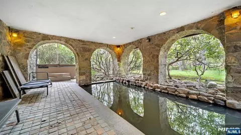 Exterior - 17 Hillside Ave, Saddle River, NJ 07458 photo 3 of 9