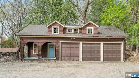 Exterior - 17 Hillside Ave, Saddle River, NJ 07458 photo 7 of 9