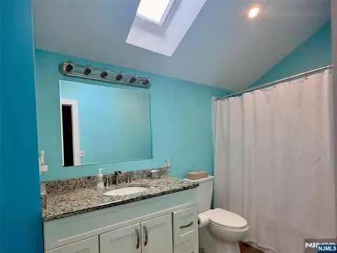 Bath - 17 Hillside Ave, Saddle River, NJ 07458 photo 4 of 4
