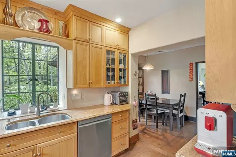 Kitchen - 17 Hillside Ave, Saddle River, NJ 07458 photo 3 of 4