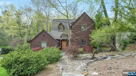 Exterior - 17 Hillside Ave, Saddle River, NJ 07458 photo 2 of 9