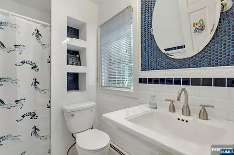 Bath - 17 Hillside Ave, Saddle River, NJ 07458 photo 1 of 4