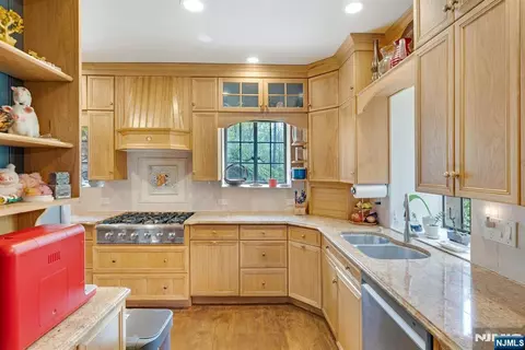 Kitchen - 17 Hillside Ave, Saddle River, NJ 07458 photo 2 of 4