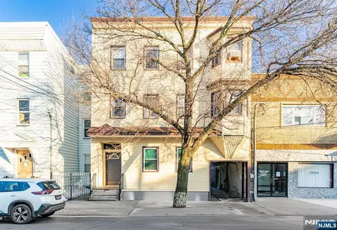 86 Pacific St, Newark, NJ 07105