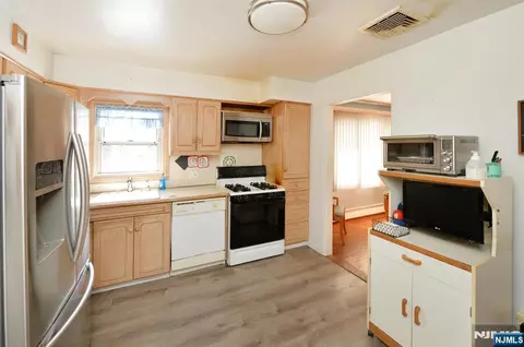 Kitchen - 454 E Ridgewood Ave, Paramus, NJ 07652 photo 1 of 2