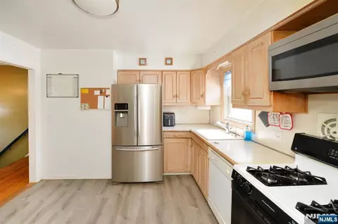 Kitchen - 454 E Ridgewood Ave, Paramus, NJ 07652 photo 2 of 2