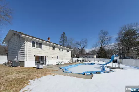 Exterior - 454 E Ridgewood Ave, Paramus, NJ 07652 photo 2 of 2