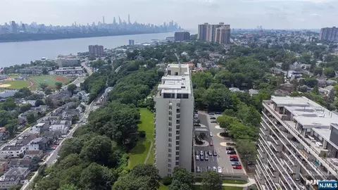1 Horizon #G2, Fort Lee, NJ 07024