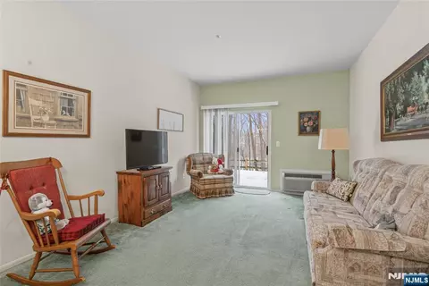4 Richmond Rd, West Milford, NJ 07480