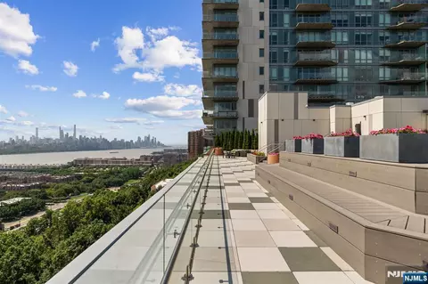 320 Adolphus Ave #604, Cliffside Park, NJ 07010