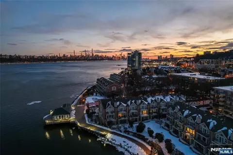 21 Grand Cove Way, Edgewater, NJ 07020