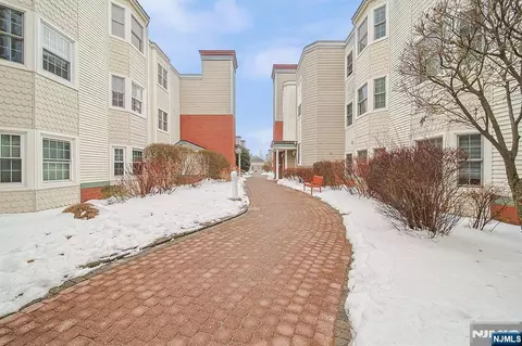 321 The Promenade, Edgewater, NJ 07020