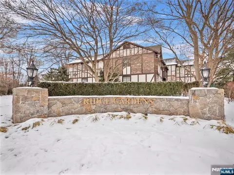 3807 Melville Ct, Mahwah, NJ 07430