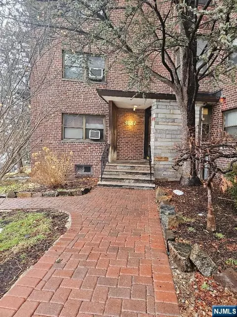 3081 Edwin Ave # 3C, Fort Lee, NJ 07024
