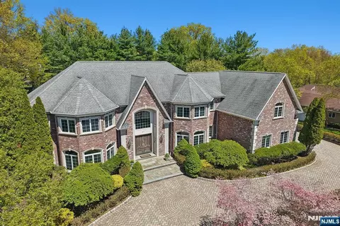 47 Cortland Trl, Mahwah, NJ 07430