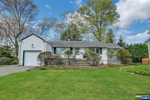 15 Clark St, Cresskill, NJ 07626