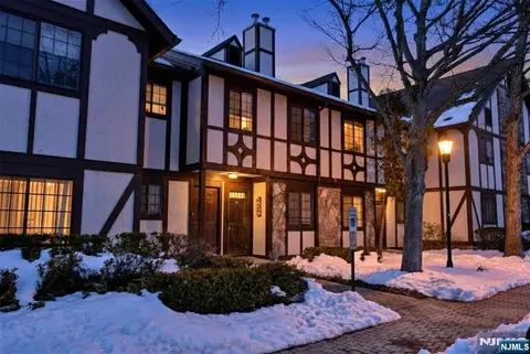 3806 Melville Ct, Mahwah, NJ 07430