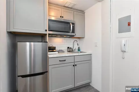 3020-3030 Edwin Ave #5 H, Fort Lee, NJ 07024