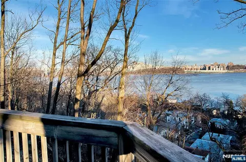 1470 Palisade Ter, Fort Lee, NJ 07024