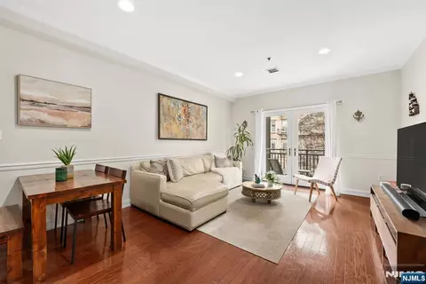 87 Jackson St #2C, Hoboken, NJ 07030