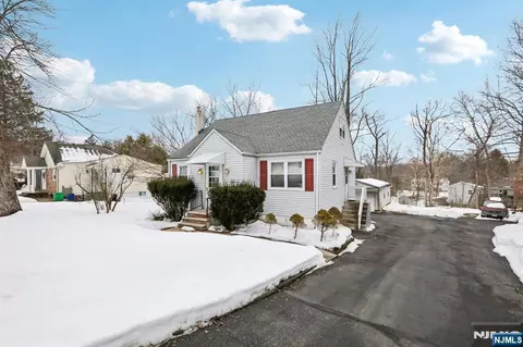 86 Kakeout Rd, Butler, NJ 07405