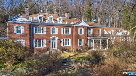 5 Rocky Way, West Orange, NJ 07052