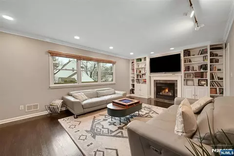 288 Schley Pl, Teaneck, NJ 07666